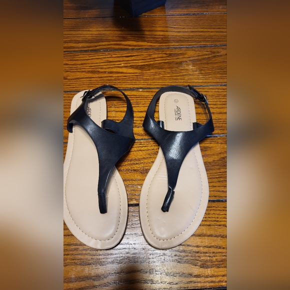 Women Sandles - Picture 2 of 2